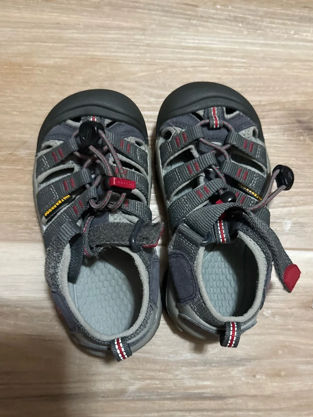 KEEN Kids Newport H2 Waterproof Hiking Sandals Grey Red Size 10 Kids